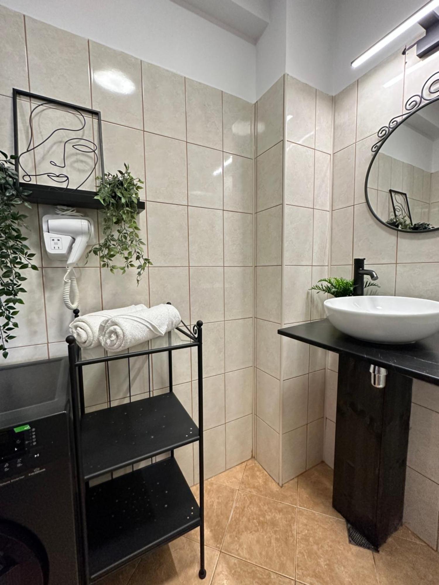 Central Studio Sapphire Apartment บูคาเรสต์ ภายนอก รูปภาพ